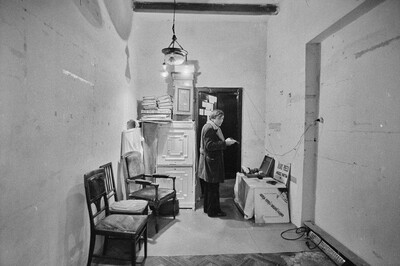 "Live Gallery", Andrzej Partum, Poetry Office (Poznańska Street), Warsaw, 1974