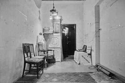 "Live Gallery", Andrzej Partum, Poetry Office (Poznańska Street), Warsaw, 1974