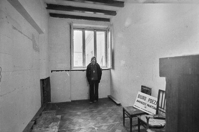 "Live Gallery", Andrzej Partum, Poetry Office (Poznańska Street), Warsaw, 1974