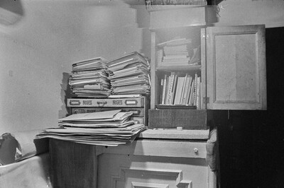 "Live Gallery", Andrzej Partum, Poetry Office (Poznańska Street), Warsaw, 1974