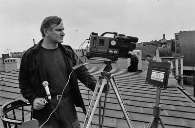 Akcja &bdquo;Video Oko&rdquo;, J&oacute;zef Robakowski, w ramach &bdquo;Hotelu Sztuki&rdquo; Andrzeja Partuma, Ł&oacute;dź, 1990
