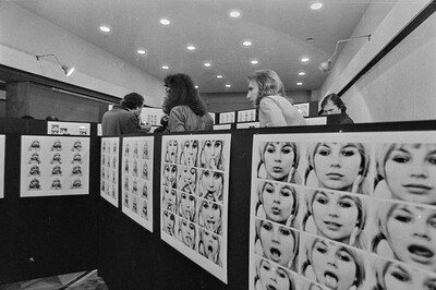 Natalia LL, &bdquo;Sztuka konsumpcyjna&rdquo;, wystawa i projekcja film&oacute;w, Galeria Wsp&oacute;łczesna, Warszawa 1975