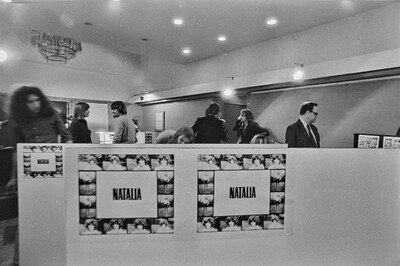 Natalia LL, &bdquo;Sztuka konsumpcyjna&rdquo;, wystawa i projekcja film&oacute;w, Galeria Wsp&oacute;łczesna, Warszawa 1975