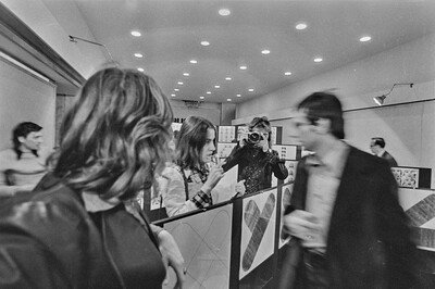 Natalia LL, &bdquo;Sztuka konsumpcyjna&rdquo;, wystawa i projekcja film&oacute;w, Galeria Wsp&oacute;łczesna, Warszawa 1975