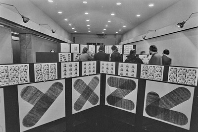 Natalia LL, &bdquo;Sztuka konsumpcyjna&rdquo;, wystawa i projekcja film&oacute;w, Galeria Wsp&oacute;łczesna, Warszawa 1975