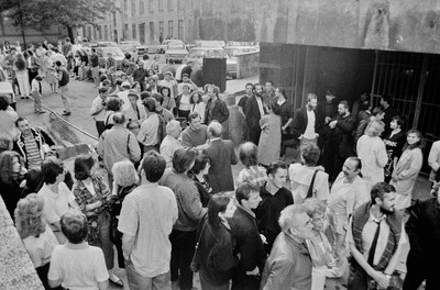 Wystawa &bdquo;Lochy Manhattanu, czyli sztuka innych medi&oacute;w&rdquo;, garaże, Ł&oacute;dź, 1989