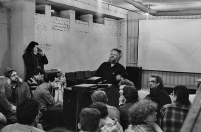 Wystawa &bdquo;Lochy Manhattanu, czyli sztuka innych medi&oacute;w&rdquo;, garaże, Ł&oacute;dź, 1989