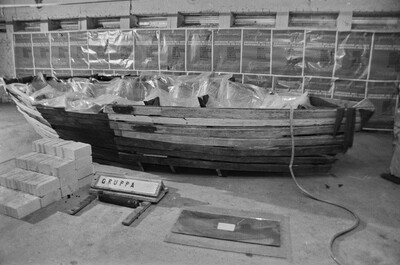 Manhattan Dungeons, or the Art of Other Media exhibition, garages, Ł&oacute;dź, 1989