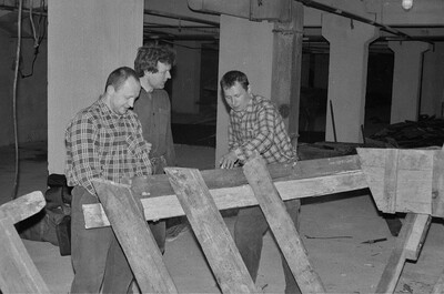 Manhattan Dungeons, or the Art of Other Media exhibition, garages, Ł&oacute;dź, 1989