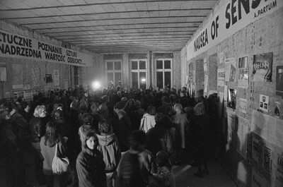 Wystawa &bdquo;Ruch łódzkiej neoawangardy 1970-1992&rdquo;, Pałac Grohmana, Ł&oacute;dź, 1992