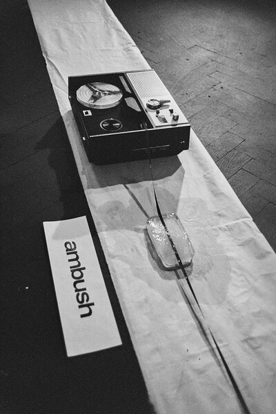 Krzysztof Zarębski, performance &bdquo;Ambush&rdquo;, Galeria Repassage, Warszawa, 1974