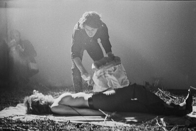 Krzysztof Zarębski, performans &bdquo;Kwiaty&rdquo;, Liga Kobiet, Warszawa, 1971