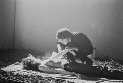 Krzysztof Zarębski, performans &bdquo;Kwiaty&rdquo;, Liga Kobiet, Warszawa, 1971