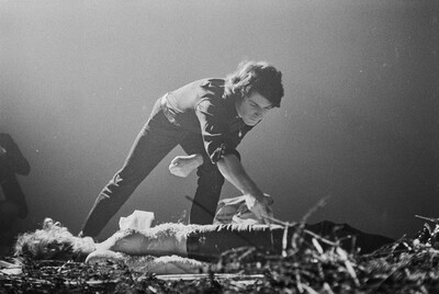 Krzysztof Zarębski, performans &bdquo;Kwiaty&rdquo;, Liga Kobiet, Warszawa, 1971