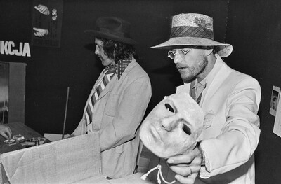 Jacek Kryszkowski, Adam Rzepecki &bdquo;Pozbędziemy się dzieł sztuki światowej i rodzimej jakie znajdują się w naszym zasięgu&rdquo;, Mała Galeria, Warszawa, 1985