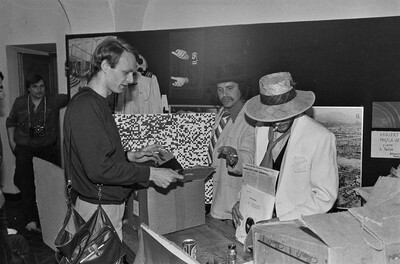 Jacek Kryszkowski, Adam Rzepecki &bdquo;Pozbędziemy się dzieł sztuki światowej i rodzimej jakie znajdują się w naszym zasięgu&rdquo;, Mała Galeria, Warszawa, 1985