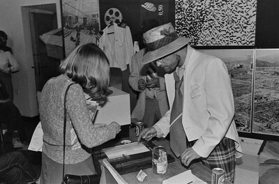 Jacek Kryszkowski, Adam Rzepecki &bdquo;Pozbędziemy się dzieł sztuki światowej i rodzimej jakie znajdują się w naszym zasięgu&rdquo;, Mała Galeria, Warszawa, 1985