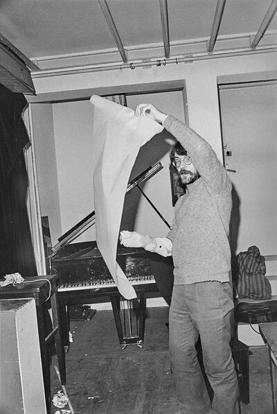 Krzysztof Zarębski, performance, Sigma Gallery, Warsaw, 1973
