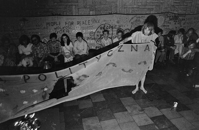 Jerzy Bereś &bdquo;Msza polityczna&rdquo;, w ramach &bdquo;Sztuki faktu&rdquo;, Bydgoszcz, 1981