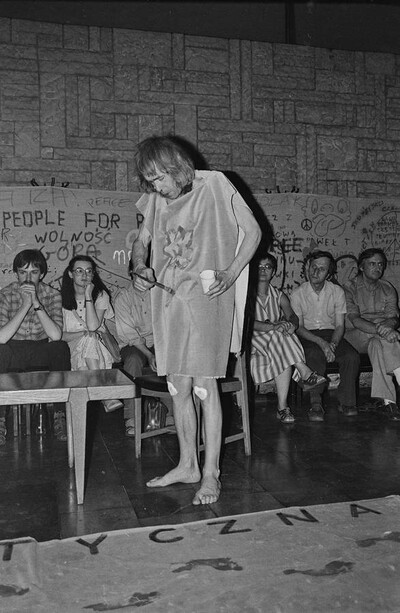 Jerzy Bereś &bdquo;Msza polityczna&rdquo;, w ramach &bdquo;Sztuki faktu&rdquo;, Bydgoszcz, 1981