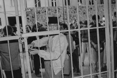 Wystawa &bdquo;Lochy Manhattanu, czyli sztuka innych medi&oacute;w&rdquo;, garaże, Ł&oacute;dź, 1989